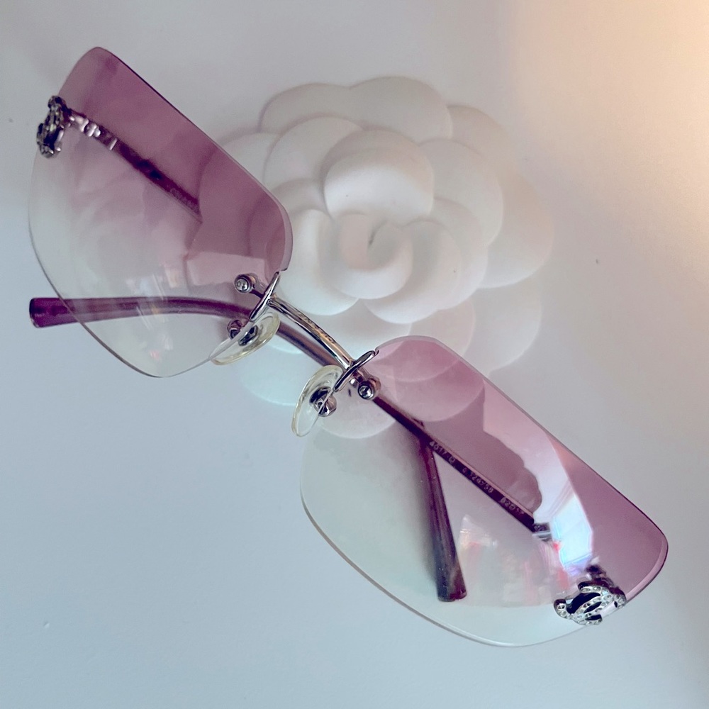 SALE🎄Chanel vintage sunglasses absolutely beautiful with details